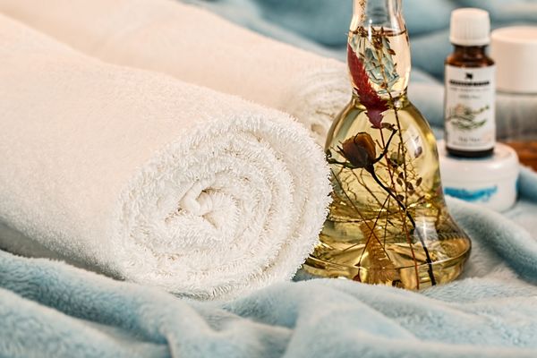 Jak używać olejków do sauny dla relaksu i zdrowia?